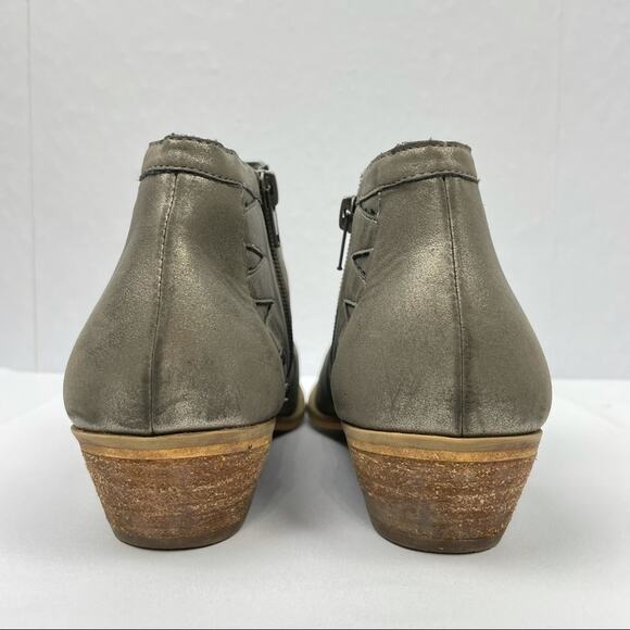 Tucker + Tate | Girls Youth Tinsley Metallic Pewter Zipper Ankle Booties - Picture 4 of 13